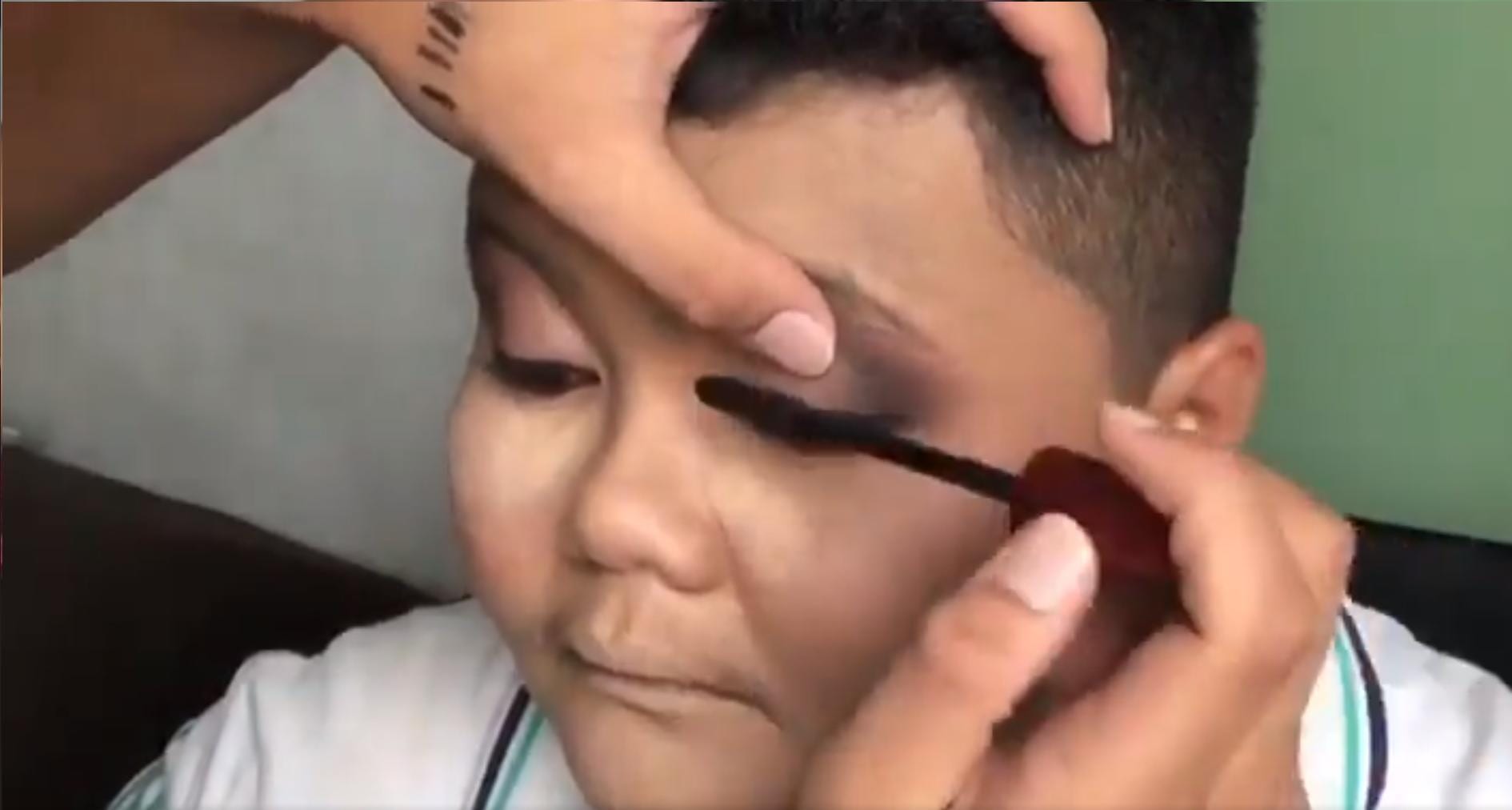 [VIDEO] ‘The Power Of Makeup’ – Transformasi Wajah T0mb0y Ini Amat Mengagumkan!