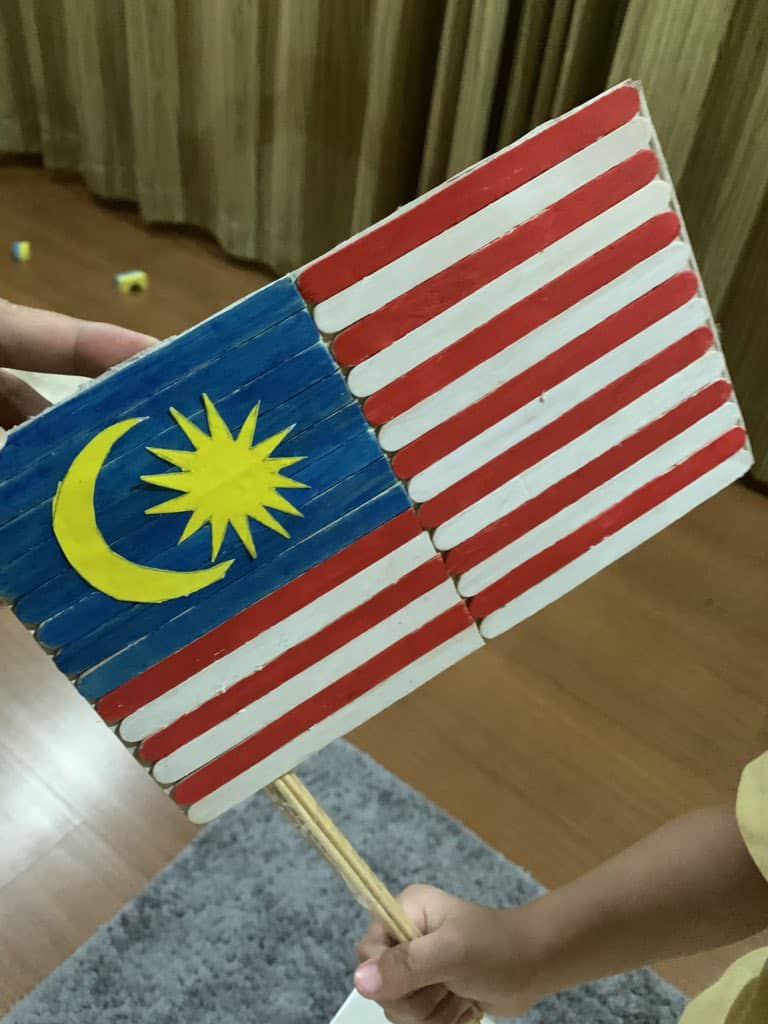 Mencipta bendera malaysia