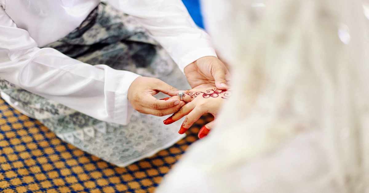 “Nak Pakai Duit Isteri Perlu Minta Izin” – Ini Hak Yang Perlu Suami Ketahui