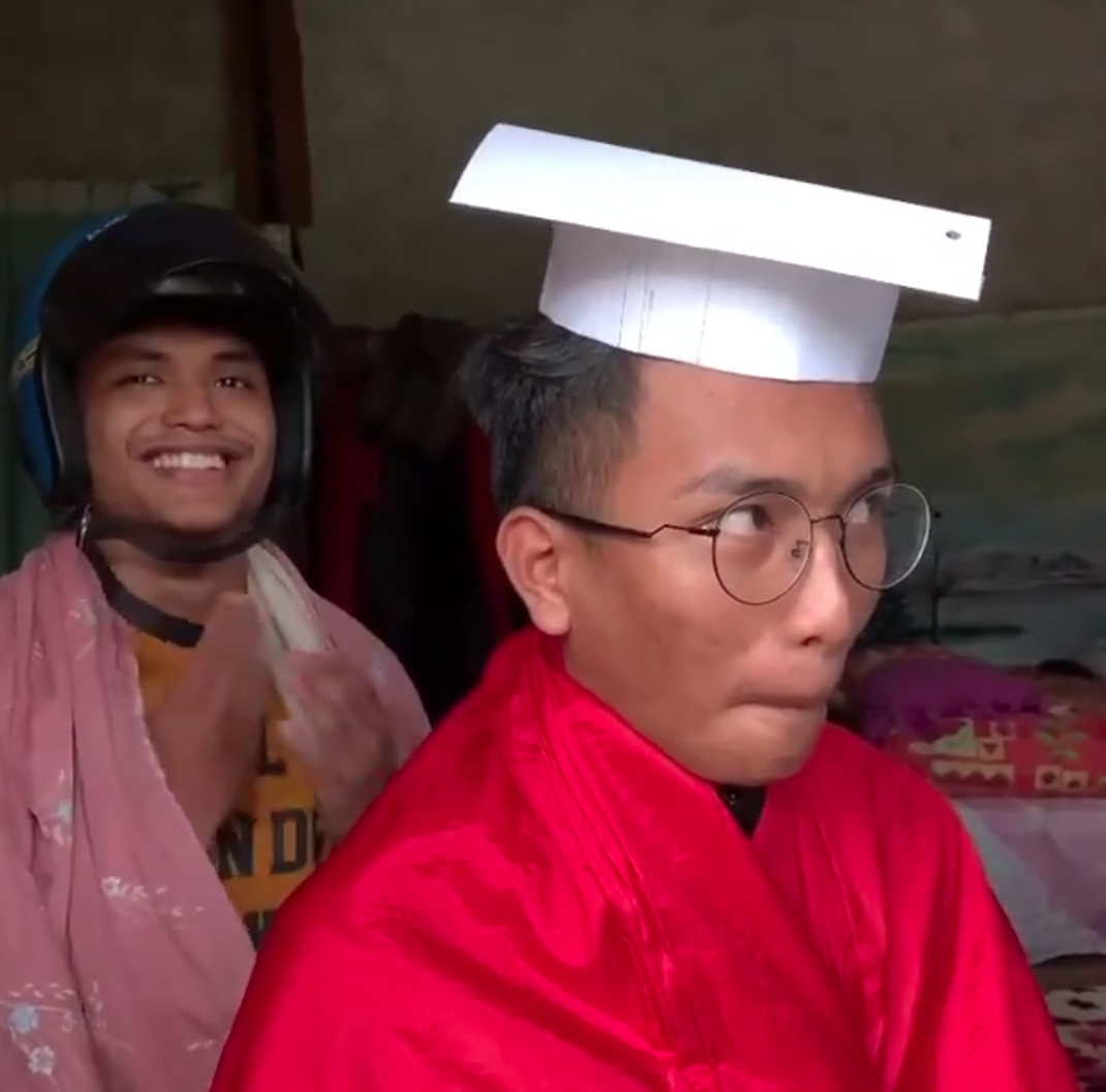 [VIDEO] Viral Graduan 4 Flat 7 Semester, Pemuda Buat Parodi Lawak Versi Riak