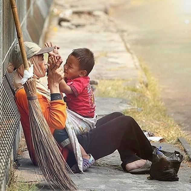 Setiap Hari Temankan Kerja Menyapu Di Jalan, Anak Berduka Ratapi Pemergian Ibu