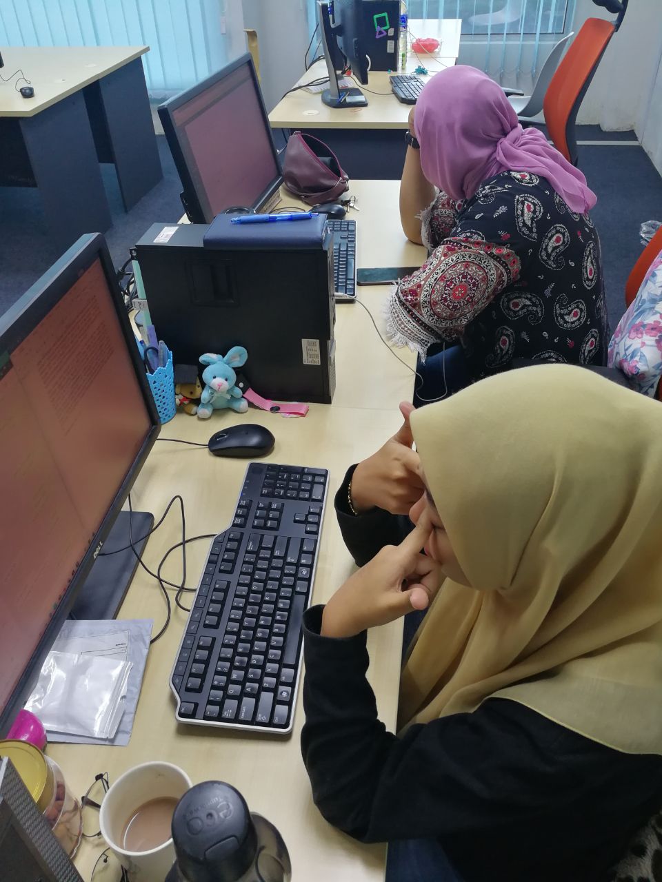 Budaya Kerja Di Malaysia Membimbangkan, Pekerja Balik On Time Dikira ‘Berdosa’