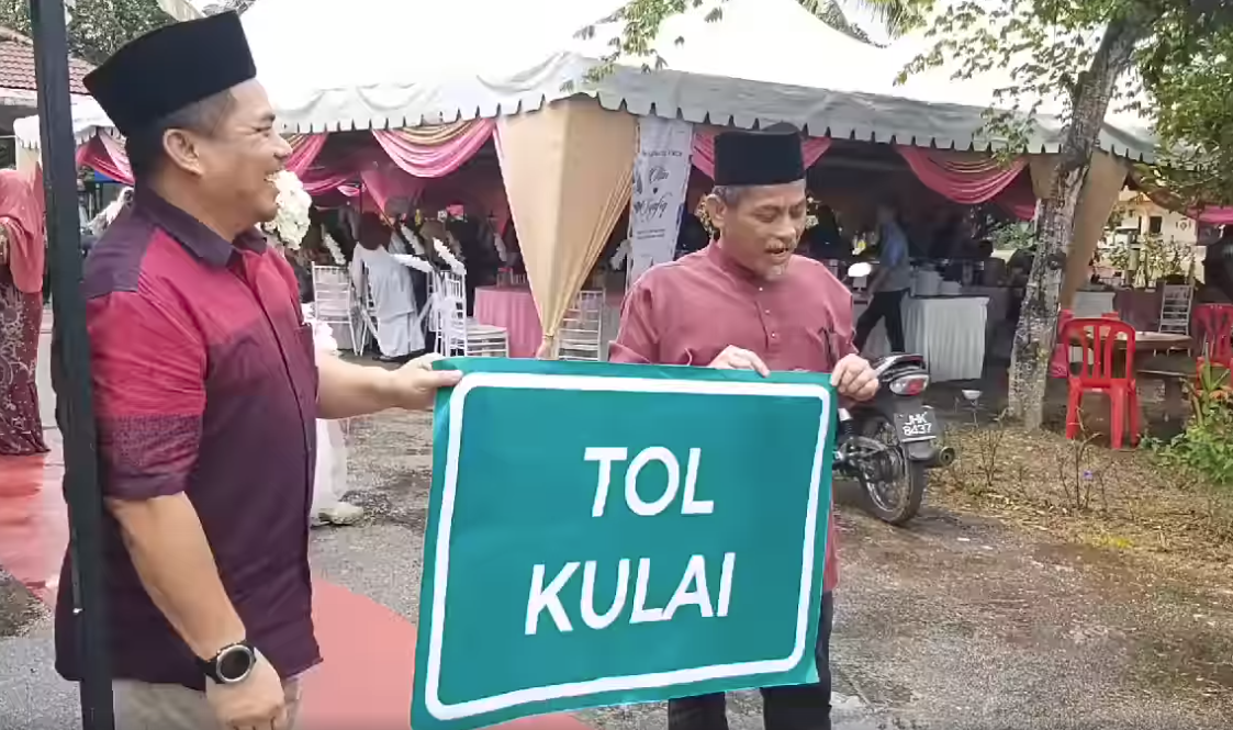 [VIDEO] Adat Meriah Wedding Di Johor, Pengantin Lelaki Pening Kena Bayar 3 Tol