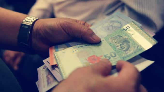 Demi Tanggung Anak-Anak, Realitinya Mak Ayah Gaji RM6,000 Sebulan Pun Tak Cukup
