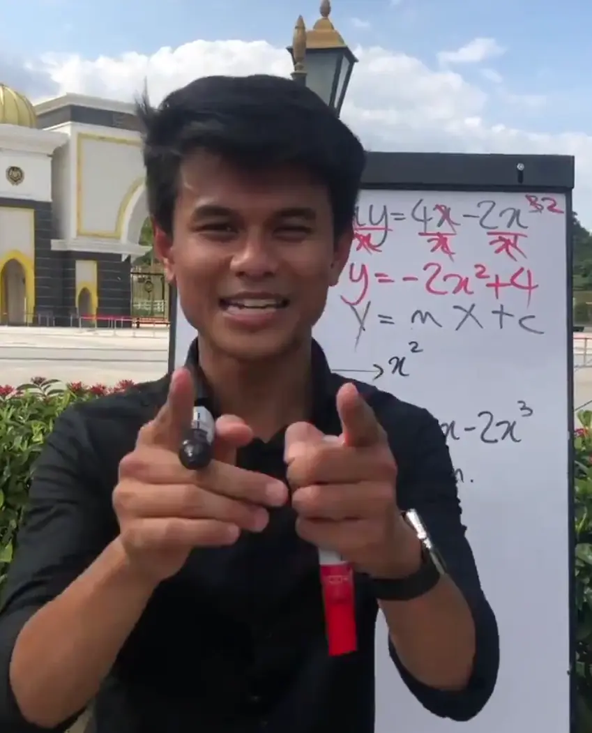 [VIDEO] Tak Cukup Geng Wartawan, Guru Ini Pula Ajar Addmath Depan Istana Negara