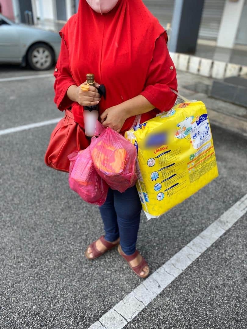 Korek Duit Beli Susu & Terpaksa Cuci Lampin Anak, Realiti Family Daif Musim PKP