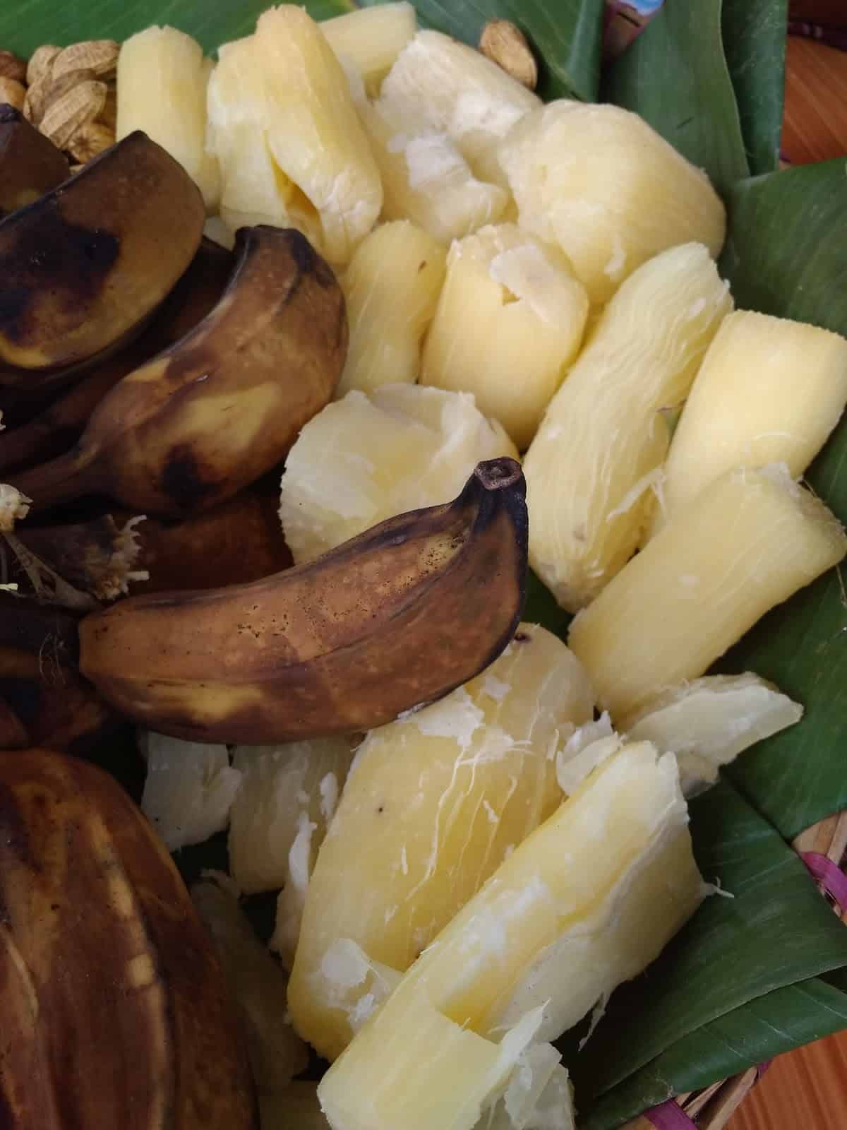 Yang Miskin Terpaksa Makan Ubi Sebab Beras Habis, Si Kaya Masih Nak Cemburu?