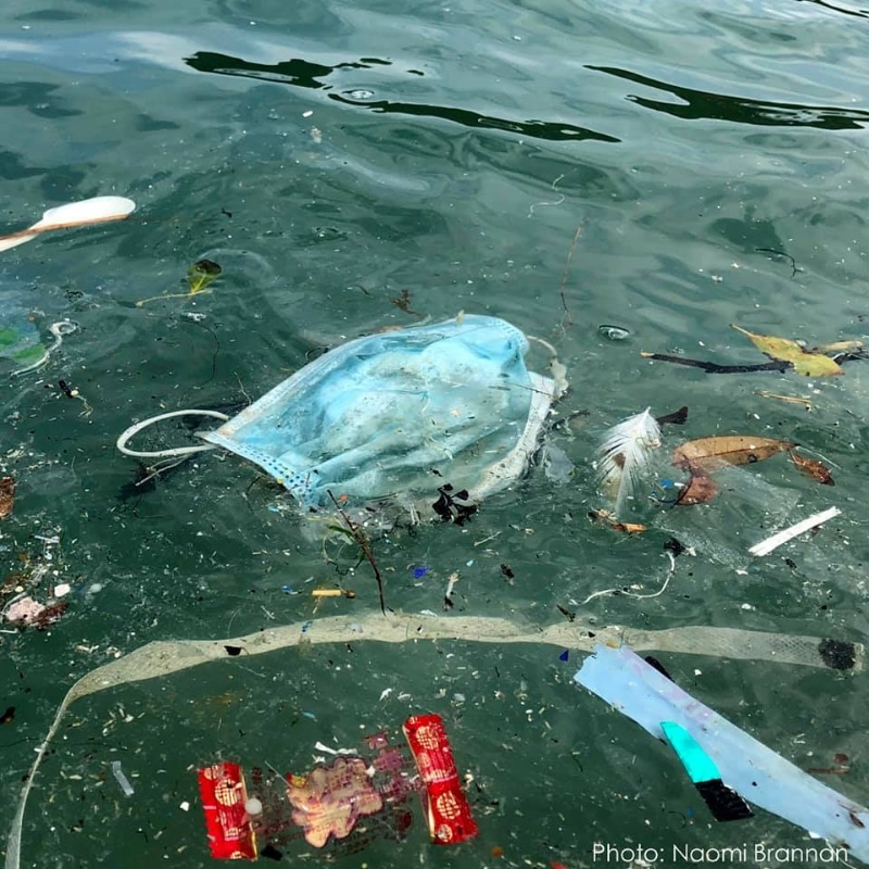 Catat Angka Tertinggi Covid-19, Pantai Hong Kong Tercemar Dengan Mask Terpakai
