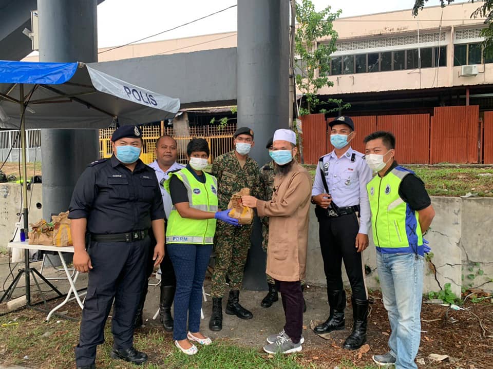“Saya Salah, Tak Pandai” – Ebit Lew Ulas Dikecam Tayang Bagi Sumbangan COVID-19