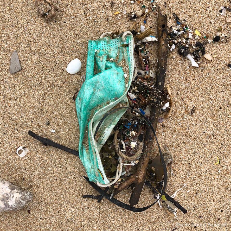 Catat Angka Tertinggi Covid-19, Pantai Hong Kong Tercemar Dengan Mask Terpakai