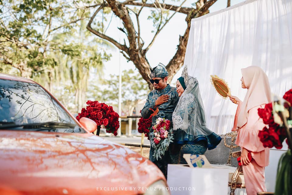 [FOTO] Tak Payah Nak Salam Keruk, Musim COVID-19 Elok Buat Wedding Drive-Thru