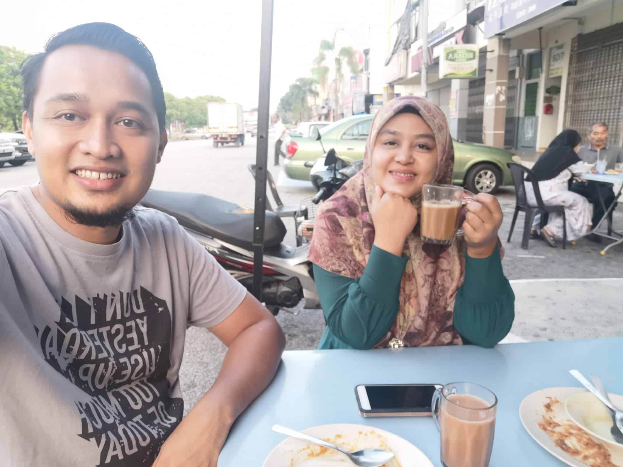 [VIDEO] Siapa Kalah Wajib Kena Bedak Setepek, Game Suami Isteri Ini Lawak Habis