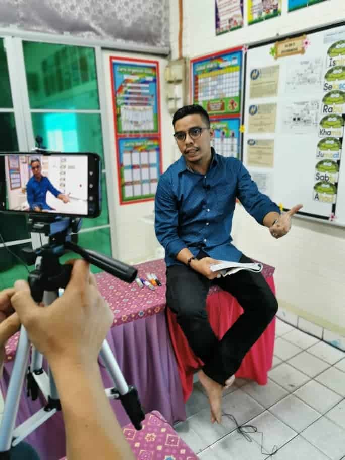 Sekolah Tutup Sebab COVID-19, Netizen Dengki Tergamak Desak Gaji Cikgu Dipotong