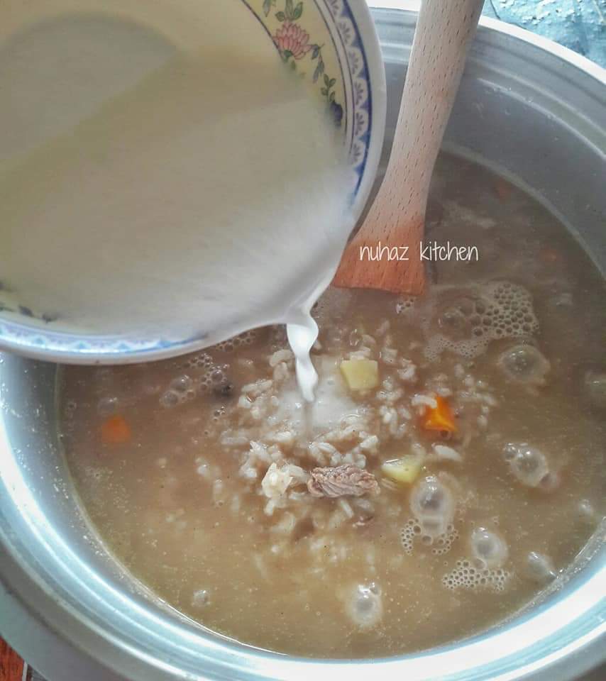 Tak Payah Guna Dapur Gas, Ini Dia Resipi Mudah Bubur Lambuk Style ‘Rice Cooker’