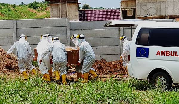Konon Disantau, Penghidap COVID-19 Pilih Berubat Dengan Dukun Akhirnya ‘Pergi’