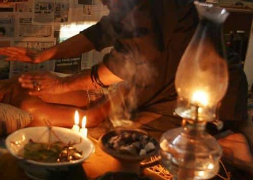Konon Disantau, Penghidap COVID-19 Pilih Berubat Dengan Dukun Akhirnya ‘Pergi’