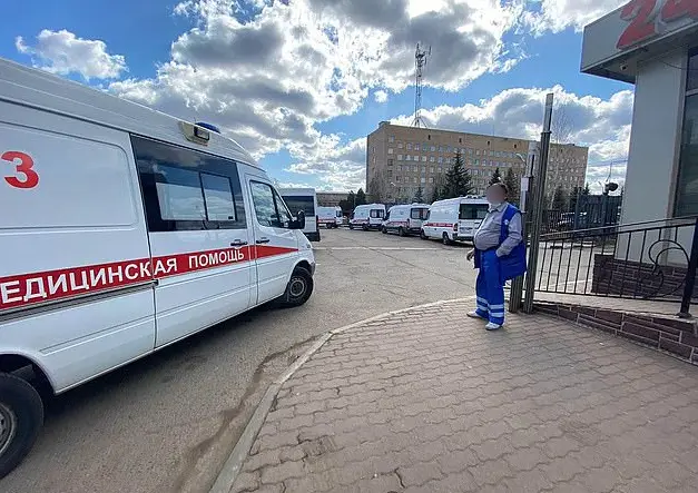 45 Ambulans Bersusun Di Jalan, Beratur Sampai 15 Jam Nak Masuk Pusat Perubatan