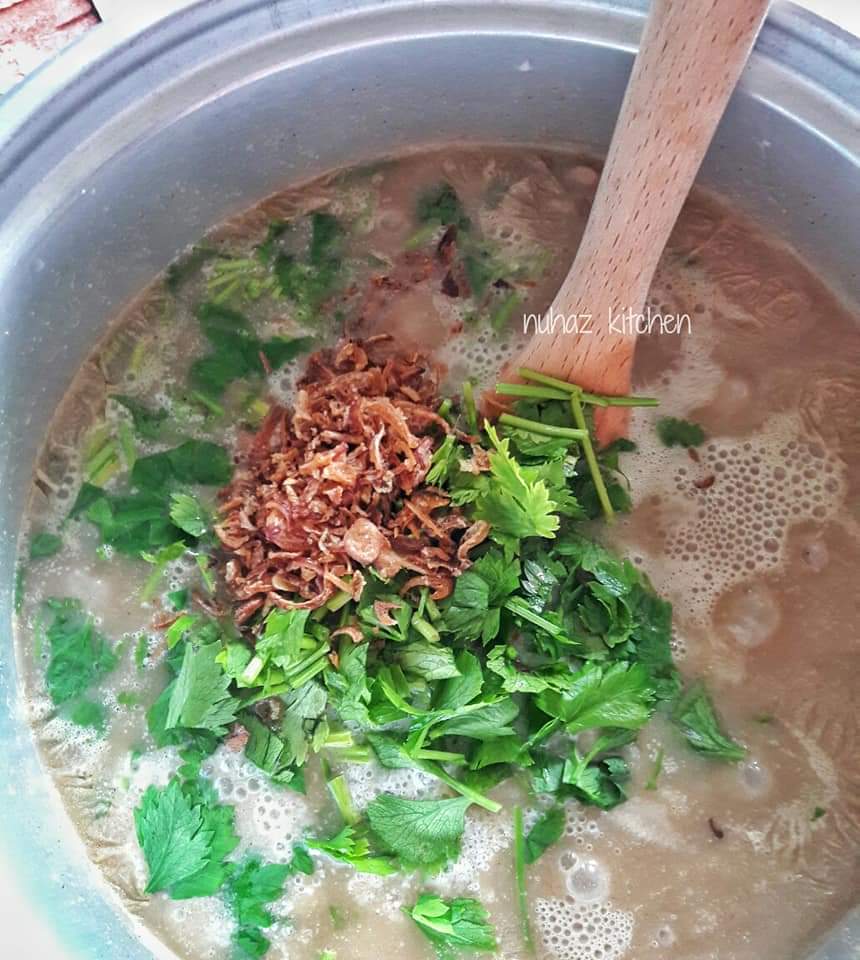 Tak Payah Guna Dapur Gas, Ini Dia Resipi Mudah Bubur Lambuk Style ‘Rice Cooker’