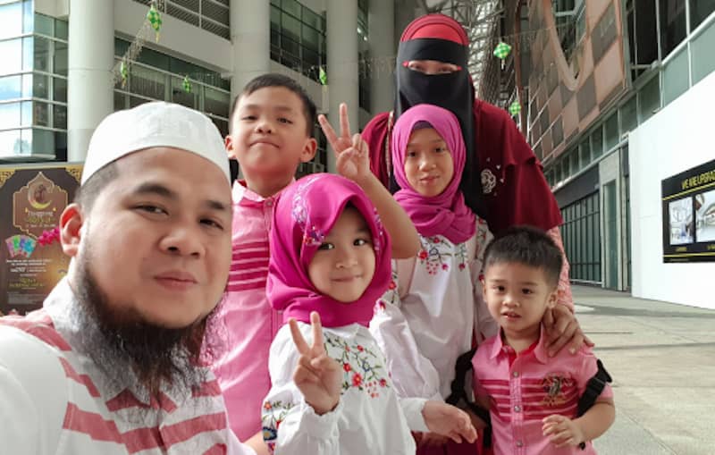 “Kita Dosa Tak Tolong Orang Susah?”-Anak Ebit Lew Menangis Lihat Dakwah Bapanya