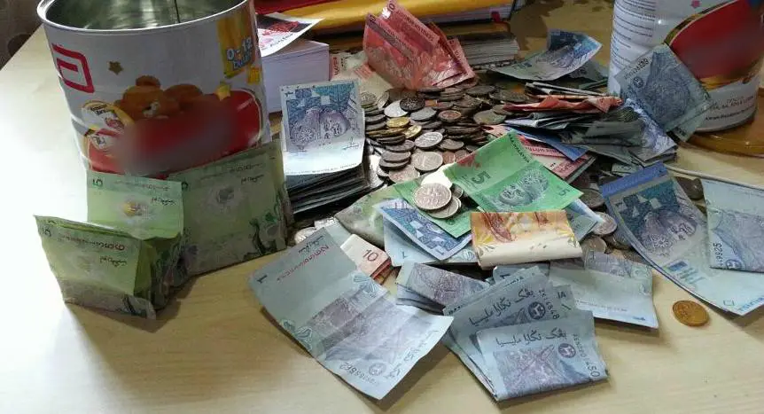 Ingkar PKP, Warga Emas Didenda RM1000 Lepas Tunggu Sumbangan Di Luar Rumah