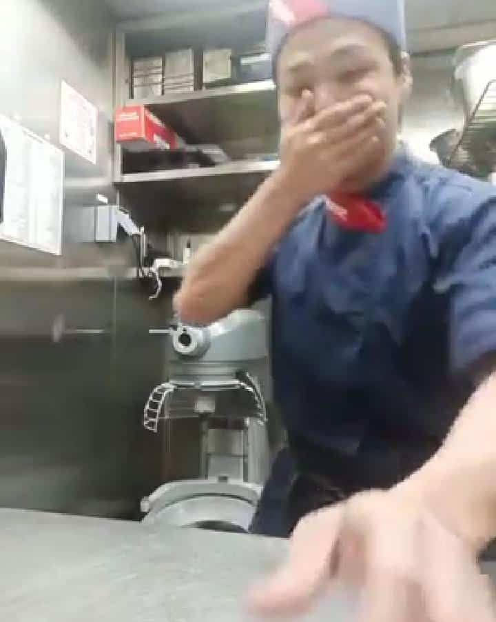 “Sendiri Tak Dapat Tahan Gelak” – Cara Chef Kejut Sahur Memang Win Habis