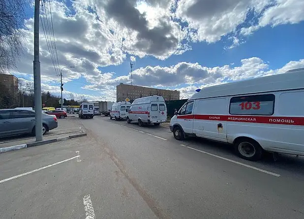 45 Ambulans Bersusun Di Jalan, Beratur Sampai 15 Jam Nak Masuk Pusat Perubatan