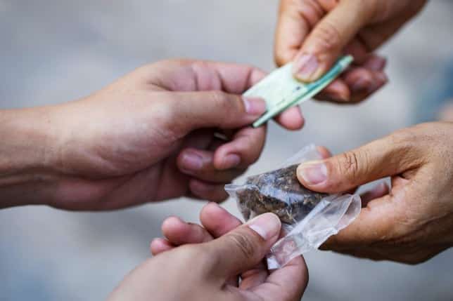Ketagih Sejak Darjah 1, Doktor Terkejut Remaja Curi Dari Stok Ayah Sendiri