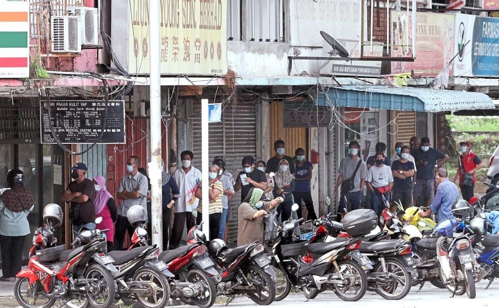 Anak Perlu Ubat Tapi Gaji Habis, Mak Cik 'Cleaner 