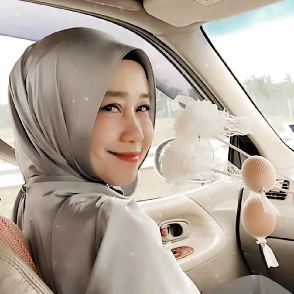 “Ni Adik Dengan Kakak Ke?” – Gadis Tak Kisah Kecantikan Ibu Jadi Perhatian