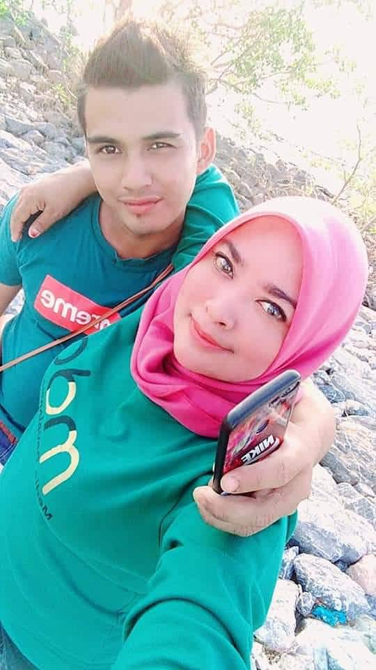 “Takkan Pernah Lupa Kenangan Kita..” – Suami Terduduk Hiba Di Sisi Jasad Isteri