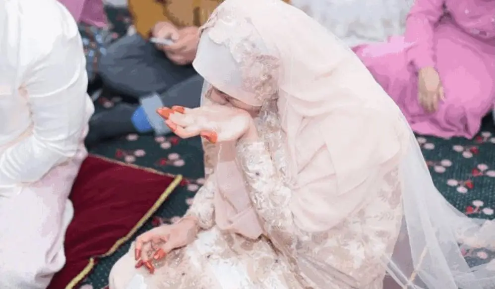 Demand Isteri Layan Macam Raja, Usahlah Guna ‘Tiket’ Syurga Di Tapak Kaki Suami