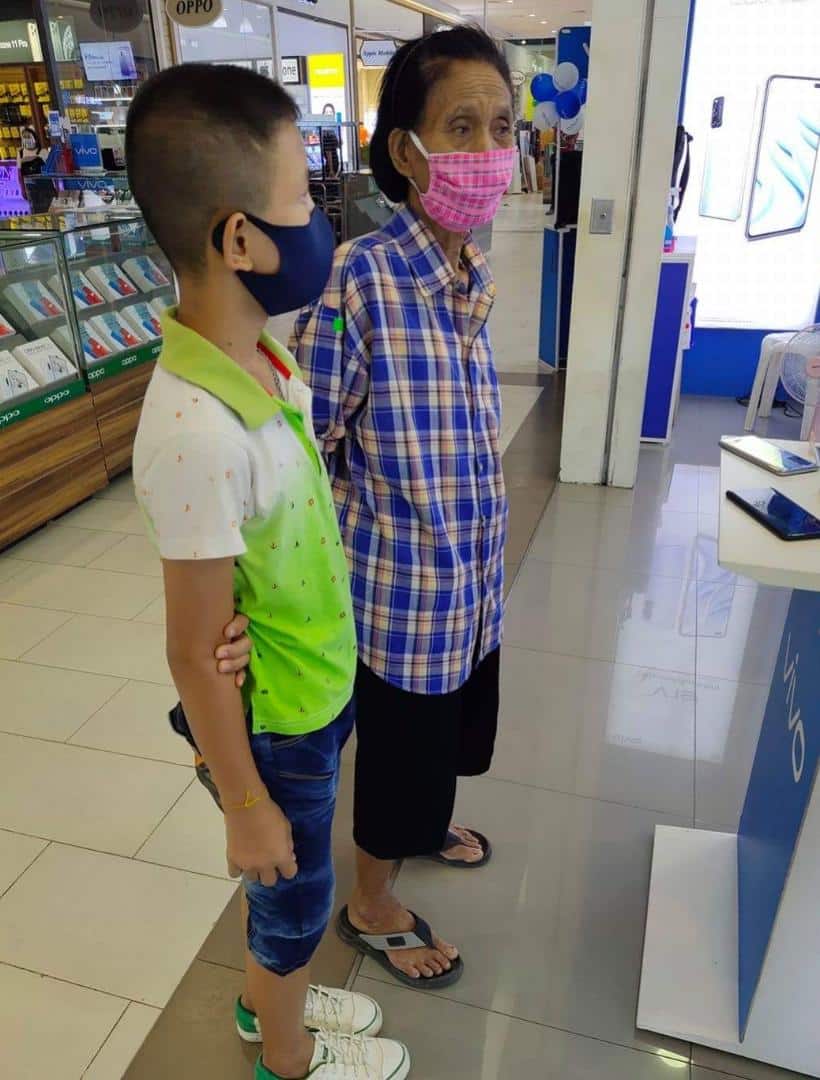 Nenek ‘Korek’ Simpanan, Beli Telefon Pintar Agar Cucu Dapat Ikuti Kelas Online