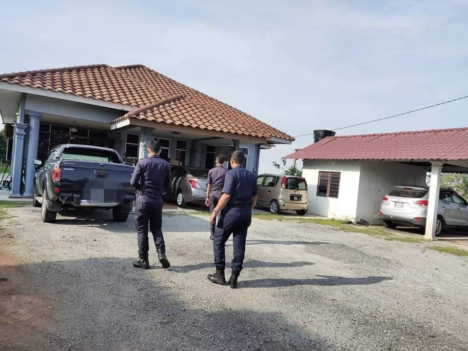 Luar Rumah Penuh Kenderaan, Awas Jangan Sampai Polis Jadi Tetamu Di Hari Raya