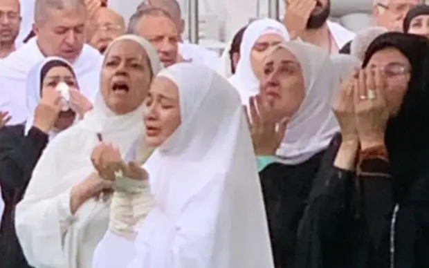 [VIDEO] “Keluar Kalimah Muhammad Di Langit..” – Neelofa Kongsi Kisah Di Arafah