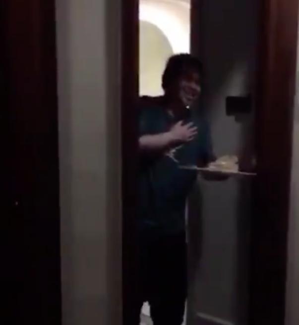 Frontliner ‘Prank’ Konon Kantoi Merayap, Student Mesir Terkejut Dapat Surprise