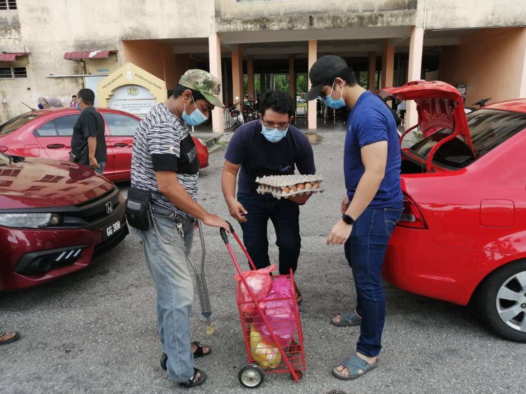 Ayah Tengah Dikebumi, Tapi Saudara Sibuk Mengumpat Anak Sebab Bawa Kereta Lama