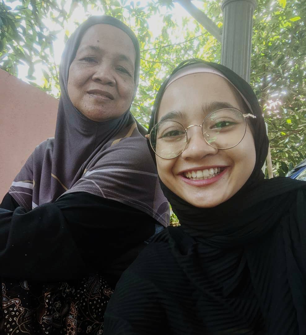 “8 Tahun Lepas Dua-Dua Tak Mampu Berjalan..” – Ibu Cekal Walau Ngesot Demi Anak