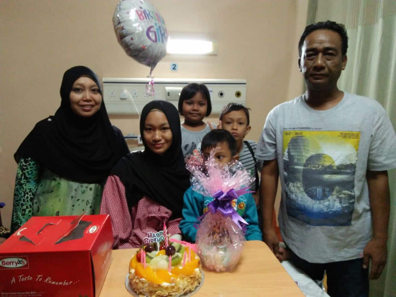 2 Kali Jalani Operation, Gadis Dedah Pengalaman Ngeri Digigit Kucing Kesayangan