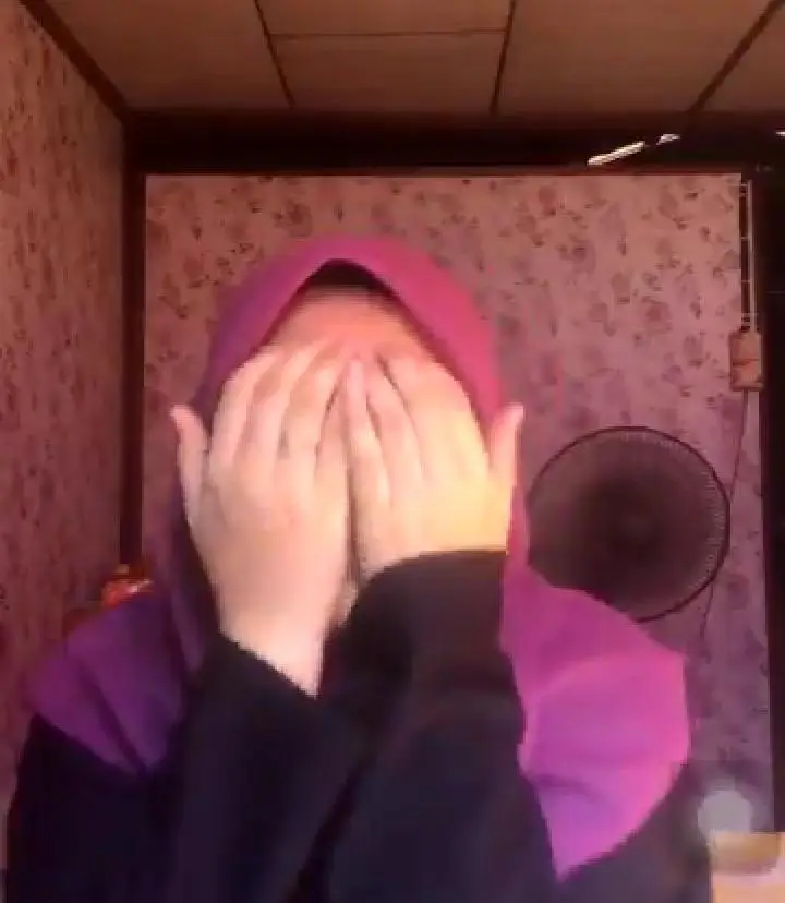 Terpaksa Ulang Buat Video Assignment, Gadis Geram Ayam Jiran Asyik Menyampuk