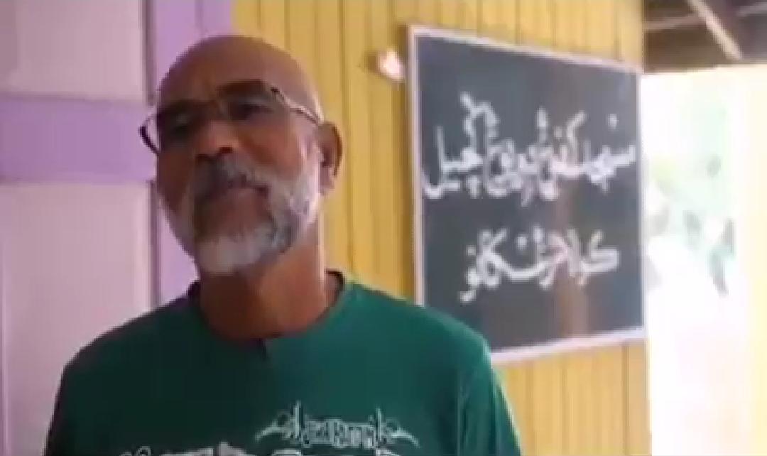 [VIDEO] Sampai Tersasul, Gelagat Pak Cik Bagi Ucapan Raya Buat Ramai Berdekah
