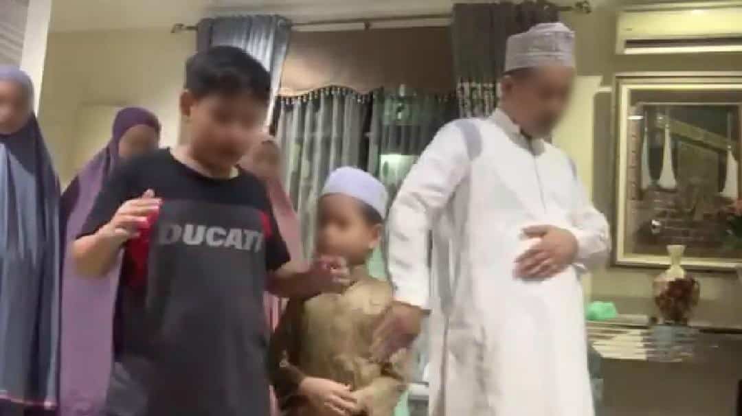 Konon Lawak Viralkan Video Batal Solat, Rupanya Boleh Mempersendakan Agama..