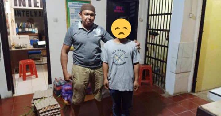 Viral Ditolak Samseng, Budak Penjual Kuih Kini Dapat Biasiswa & Motosikal Baru