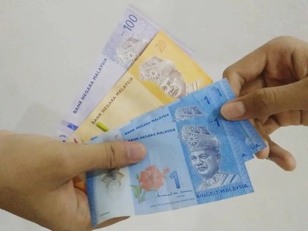 Manjakan Teman Lelaki Sanggup Berhabis RM10K, Kini Serik Mengemis Duit Sendiri