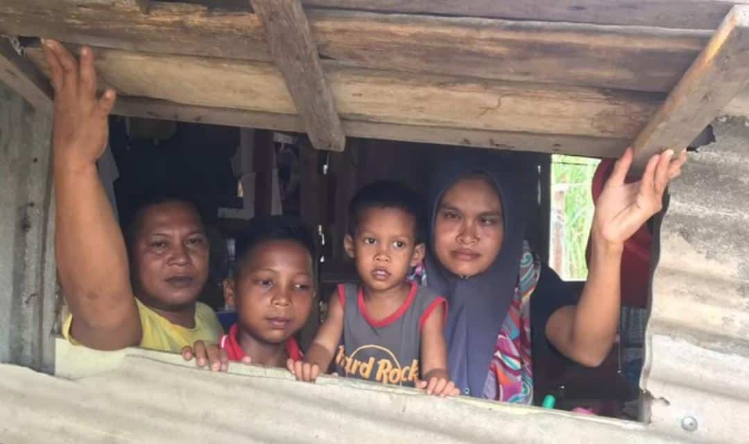 Enggan Susahkan Orang Lain, Kandang Lembu Jadi ‘Syurga’ Buat 5 Beranak Daif