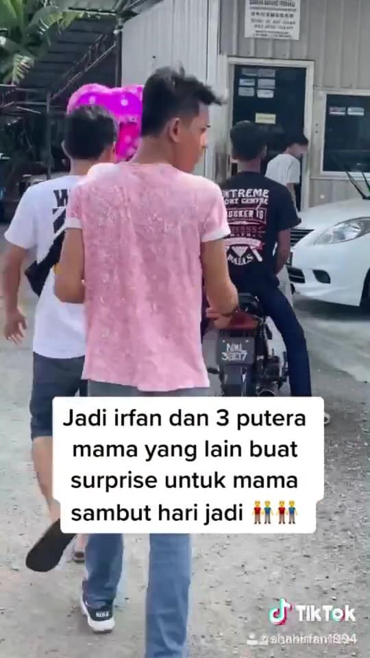 Tak Pernah Duduk Serumah, Ibu Nangis 4 Anak Lelaki Berkumpul Sambut Hari Jadi