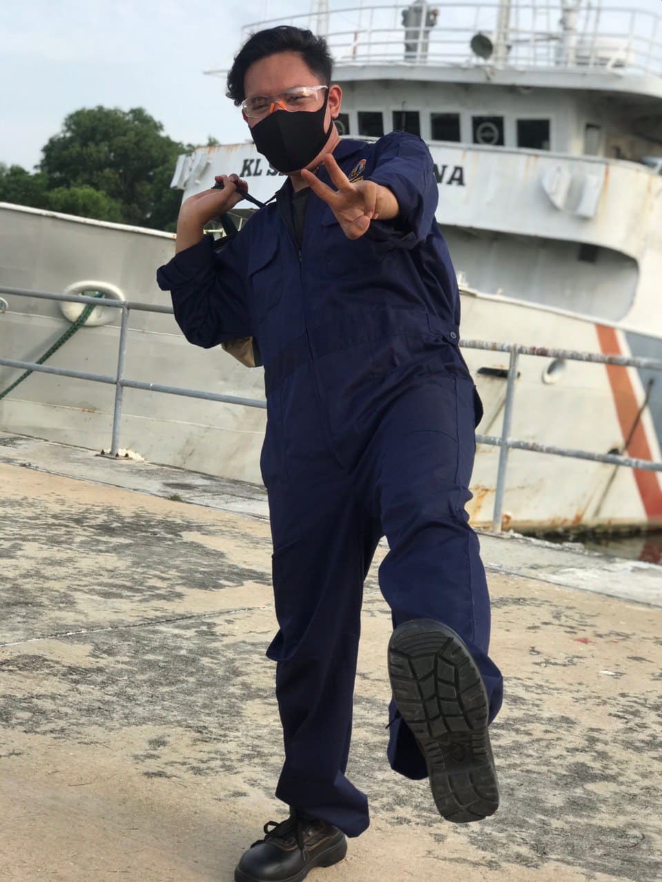 Gambar Pakai Uniform Hitam Putih, Tak Sangka Respons Bekas Guru ‘Win’ Habis..