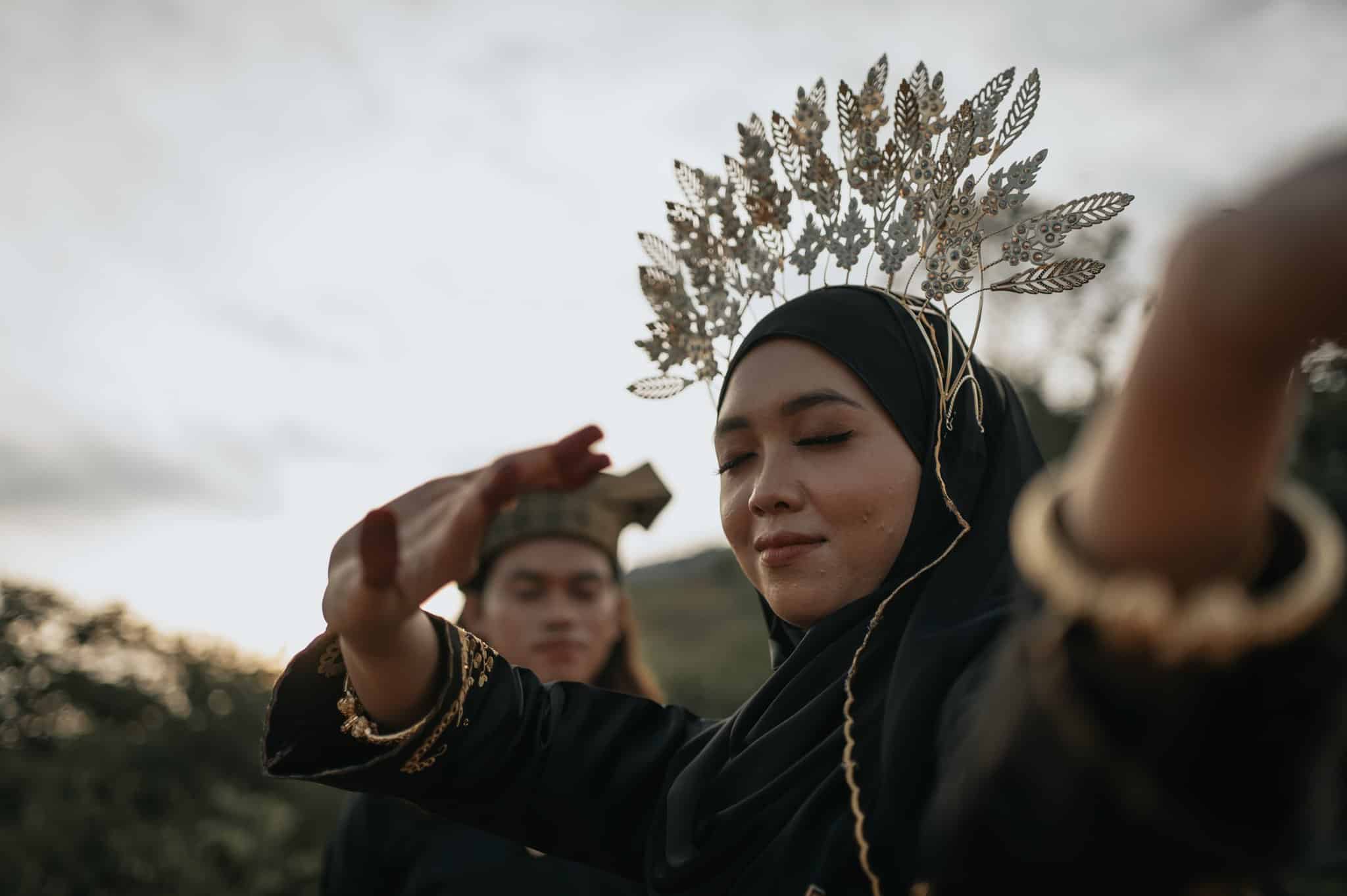 Janji Nak Kahwin Kalau PKP Lagi, Pengantin Berbaju Hitam ...