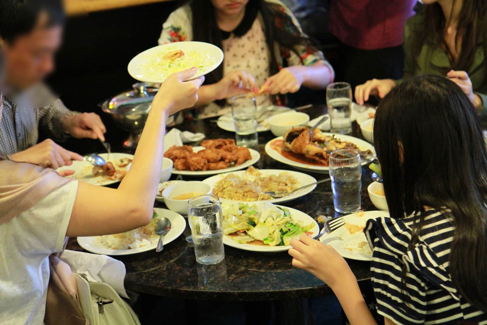 Nak Test Sifat Pemurah, Lelaki ‘Cabut’ Bila First Date Wanita Angkut Sekampung