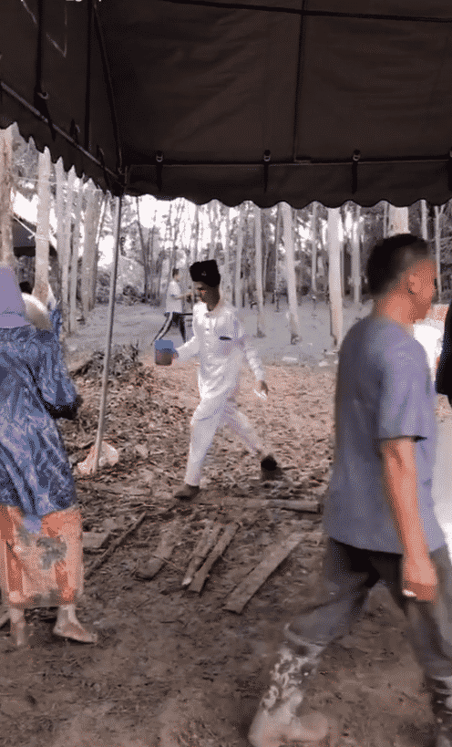 [VIDEO] Lebih Sejuta Views, Pengantin Dipuji Sanggup ‘Bergasak’ Angkat Dulang..