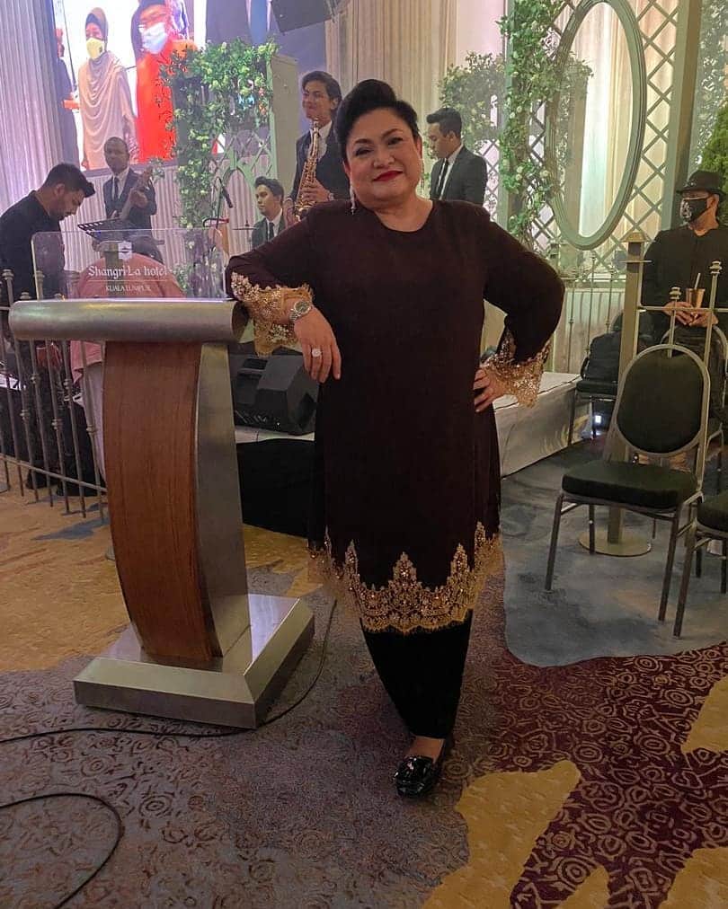 [VIDEO] Nyanyian ‘4 Dara’ Versi R&B, Adibah Noor Pun Puji Suara Lunak Gadis Ini